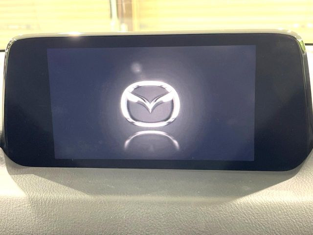 �y8�C���`�}�c�_�R�l�N�g�z�ԓ��̕��͋C�Ƀ}�b�`������^�̃f�B�X�v���C�B�X�}�z�ڑ��ł̃i�r�g�p��Bluetooth�Đ����A�l�X�ȋ@�\���y���߂܂��B�����I�ȃ_�C�������삪�\�ŁA�g��������ǍD�ł��B