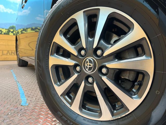 【純正15インチアルミホイール】外観にマッチした純正アルミホイールを装着しております。各種社外アルミホイールや、スタッドレスタイヤも取扱いしております。是非ご相談ください♪