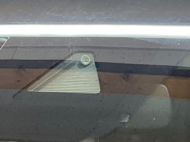 �y�X�}�[�g�u���[�L�T�|�[�g�z���s���ɑO���̎ԗ�����F�����A�Փ˂������Ȏ��͌x��ƃu���[�L�ŏՓˉ���Ɣ�Q�y�����A�V�X�g�B�����S�Ƀh���C�u�����y���݂��������܂��B