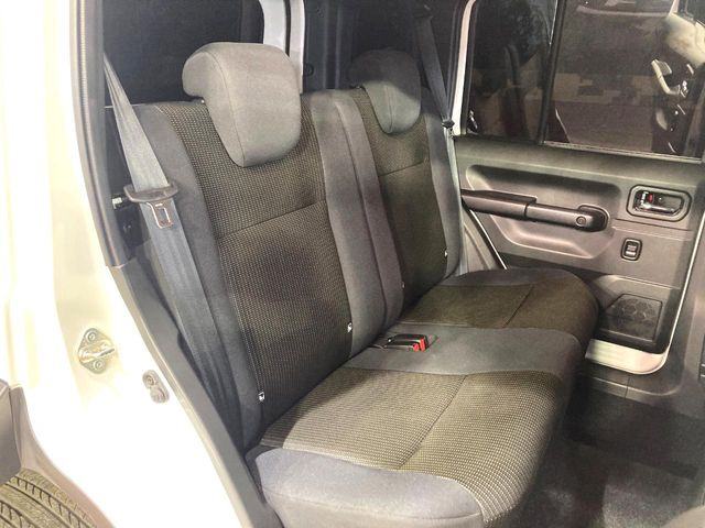 後部座席も気になるようなキズ・汚れやへたり等、大きなダメージはなく、良好な状態です。