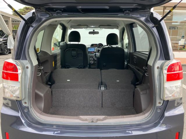 ���i�̂���������ʋ΁A���}���ɏ\���ȉ׎��X�y�[�X���m�ۂ��Ă���܂��B�Z�J���h�V�[�g��|���ƁA�傫�ȉו��̐ύڂ��\�ł���