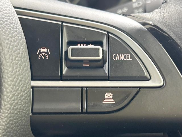 【アダプティブクルーズコントロール】高速道路での長距離走行が楽に!!自動で速度を保つクルーズコントロールが、衝突軽減システムと連携し、前方の車両を感知して車間を保つように速度調節してくれます!!