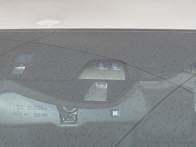 �y�z���_�Z���V���O�z���s���ɑO���̎ԗ�����F�����A�Փ˂������Ȏ��͌x��ƃu���[�L�ŏՓˉ���Ɣ�Q�y�����A�V�X�g�B�����S�Ƀh���C�u�����y���݂��������܂��B