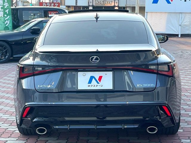 安心の最長10年・走行無制限保証(有償)をご用意。保証内容も充実はもちろん、無料点検&オイル交換や、年中無休の全国・24時間ロードサービスも付帯されておりますのでご安心下さい。