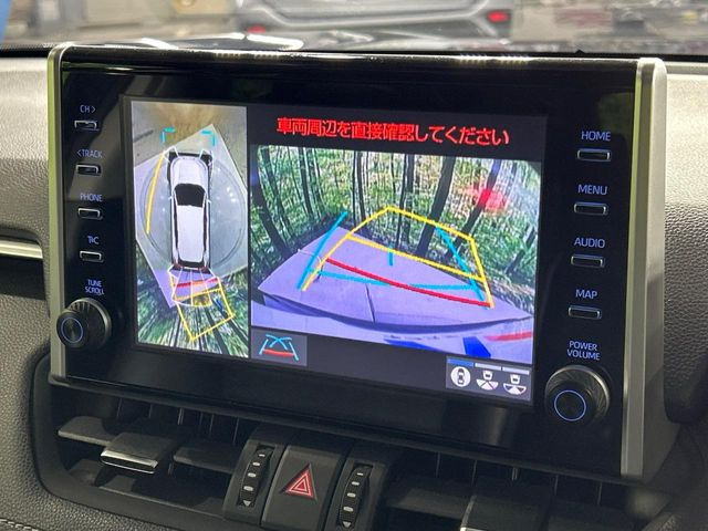 【パノラミックビューモニター】専用のカメラにより、上から見下ろしたような視点で360度クルマの周囲を確認することができます☆死角部分も確認しやすく、狭い場所での切り返しや駐車もスムーズに行えます。