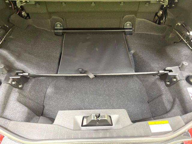 ���i�̂���������ʋ΁A���}���ɏ\���ȉ׎��X�y�[�X���m�ۂ��Ă���܂��B