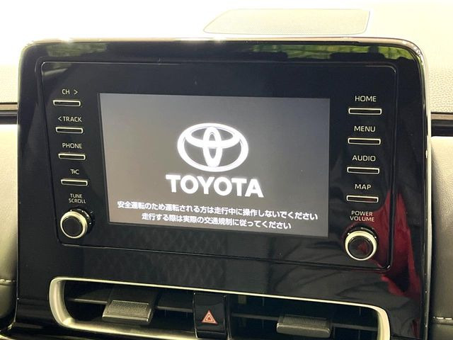 �y8�C���` �f�B�X�v���C�I�[�f�B�I�z���ʂ̃f�B�X�v���C��AppleCarPlay��AndroidAuto�����p�\�B�傫�ȉ�ʂŃX�}�z�i�r�A�v���������p���������܂���