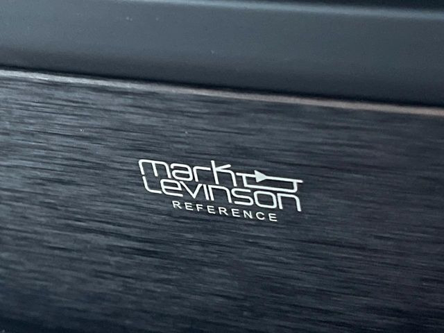 �y�}�[�N���r���\���T�E���h�V�X�e���z���[�J�[�I�v�V�����̍��i�ʃT�E���h�V�X�e���𓋍ځB��p�̃`���[�j���O���{���ꂽ�召�l�X�ȃX�s�[�J�[����ǎ��ȃT�E���h���t�ł��A�Տꊴ���ӂ�鉹����Ԃ����o���܂��B