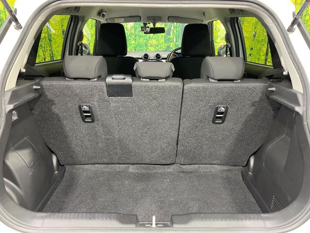 ���i�̂���������ʋ΁A���}���ɏ\���ȉ׎��X�y�[�X���m�ۂ��Ă���܂��B�Z�J���h�V�[�g��|���ƁA�傫�ȉו��̐ύڂ��\�ł���