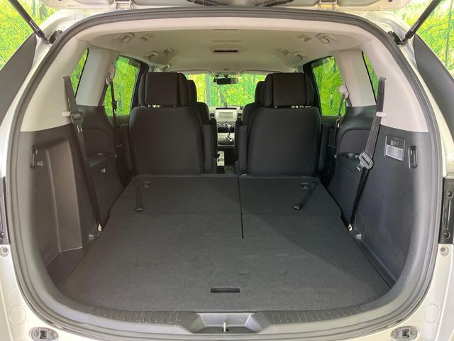 ���i�̂���������ʋ΁A���}���ɏ\���ȉ׎��X�y�[�X���m�ۂ��Ă���܂��B�T�[�h�V�[�g��|���ƁA�傫�ȉו��̐ύڂ��\�ł���