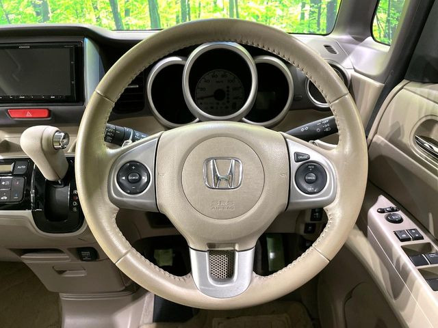 �y�����v�����X�e�A�����O�z�㎿�Ȋv���g�p���邱�ƂŁA��ɂ����������݂ƂĂ��^�]���₷���n���h���ł���