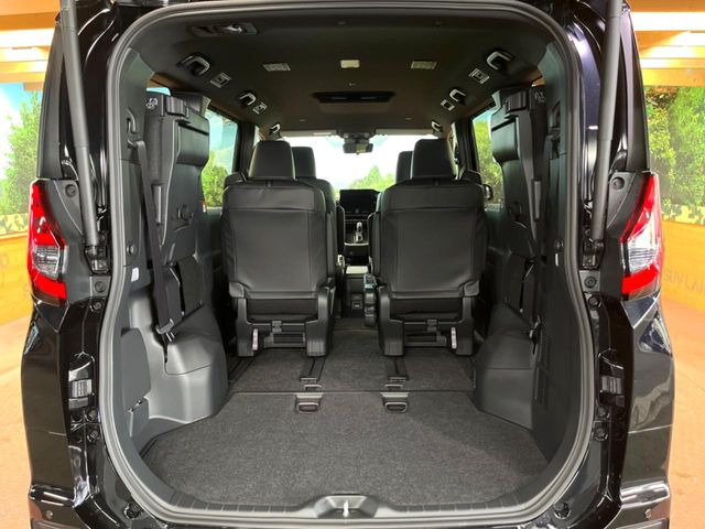 ���i�̂���������ʋ΁A���}���ɏ\���ȉ׎��X�y�[�X���m�ۂ��Ă���܂��B�Z�J���h�V�[�g��|���ƁA�傫�ȉו��̐ύڂ��\�ł���