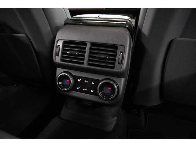 2.0L ����4�C�� DOHC�^�[�{�A204ps/430N�Em(43.9kgf�Em)+���[�^�[�A�S��&times;�S��&times;�S��mm 4820&times;1930&times;1685mm�A�ԗ��d�� 2080kg