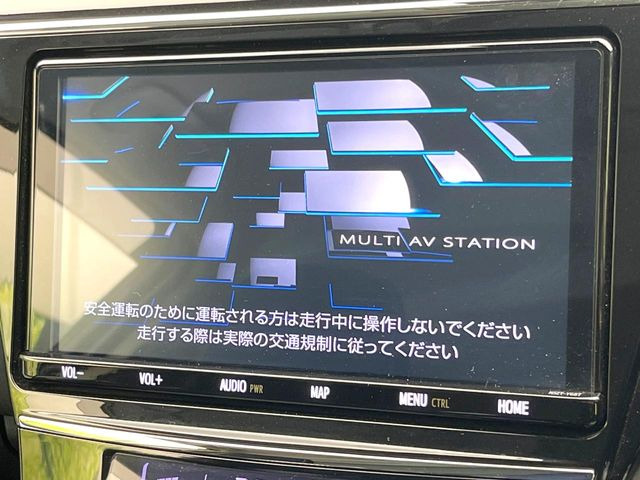 【純正9型ナビ】人気の純正ナビを装備しております。ナビの使いやすさはもちろん、オーディオ機能も充実!キャンプや旅行はもちろん、通勤や買い物など普段のドライブも楽しくなるはず♪