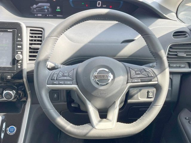 �y�����v�����X�e�A�����O�z�㎿�Ȋv���g�p���邱�ƂŁA��ɂ����������݂ƂĂ��^�]���₷���n���h���ł���