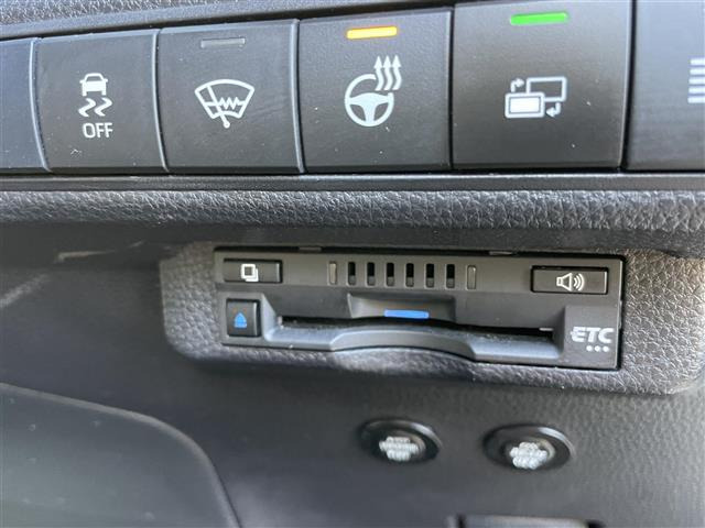 カローラツーリング1.8 ハイブリッド W×B