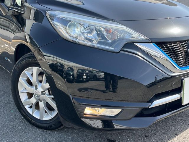 �yLED�w�b�h���C�g�z���V����ԑ��s�����ǍD�Ȏ��E���m�ۂ����S���ĉ^�]�ł��鍂�P�xLED�w�b�h���C�g�𑕔�!�_�����x�������A����d�͂��}�����Ă��܂��B