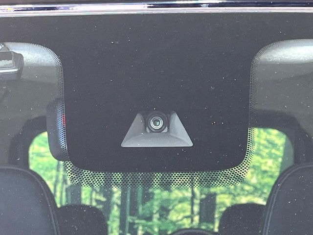 �y�O�He-Assist�z���s���ɑO���̎ԗ�����F�����A�Փ˂������Ȏ��͌x��ƃu���[�L�ŏՓˉ���Ɣ�Q�y�����A�V�X�g�B�����S�Ƀh���C�u�����y���݂��������܂��B