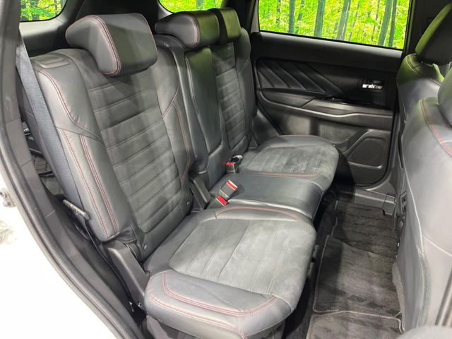 �y�n�[�t���U�[�V�[�g�z�������ƍ���S�n�𗼗������l�C�̃V�[�g���w�ʁE���ʂ̓X�G�[�h���ƂȂ��Ă���A���G��⊊��ɂ����ɗD��Ă��܂��B�C���╞���ɍ��E���ꂸ���K�ɂ���肢�������܂��B