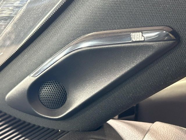 �yJBL�T�E���h�V�X�e���z���i�ʃT�E���h�V�X�e���𓋍ځB��p�̃`���[�j���O���{���ꂽ�召�l�X�ȃX�s�[�J�[����ǎ��ȃT�E���h���t�ł��A�Տꊴ���ӂ�鉹����Ԃ����o���܂��B