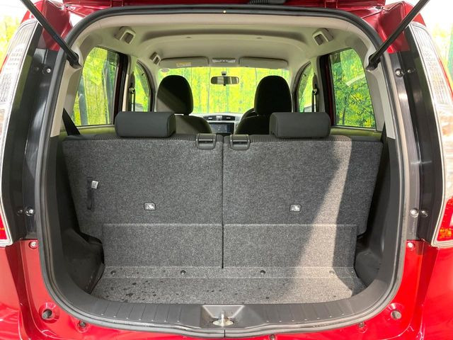 ���i�̂���������ʋ΁A���}���ɏ\���ȉ׎��X�y�[�X���m�ۂ��Ă���܂��B�Z�J���h�V�[�g��|���ƁA�傫�ȉו��̐ύڂ��\�ł���