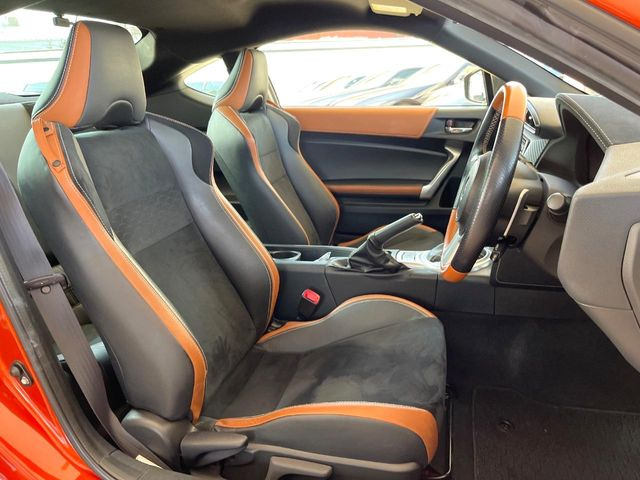 �y�n�[�t���U�[�V�[�g�z�������ƍ���S�n�𗼗������l�C�̃V�[�g���w�ʁE���ʂ̃t�@�u���b�N�f�ނ́A�ʋC���̗ǂ��⊊��ɂ����ɗD��Ă��܂��B�C���╞���ɍ��E���ꂸ���K�ɂ���肢�������܂��B