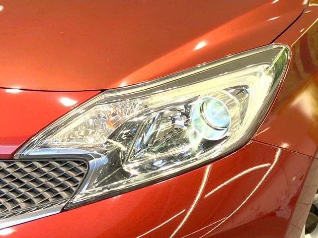 �yLED�w�b�h���C�g�z���V����ԑ��s�����ǍD�Ȏ��E���m�ۂ����S���ĉ^�]�ł��鍂�P�xLED�w�b�h���C�g�𑕔�!�_�����x�������A����d�͂��}�����Ă��܂��B