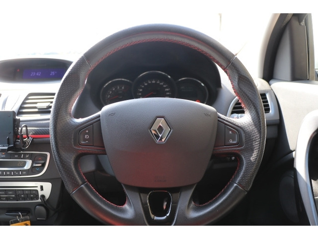 メガーヌエステートGT 220