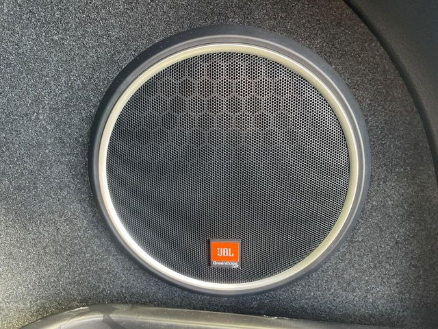 �yJBL�T�E���h�V�X�e���z���[�J�[�I�v�V�����̍��i�ʃT�E���h�V�X�e���𓋍ځB��p�̃`���[�j���O���{���ꂽ�召�l�X�ȃX�s�[�J�[����ǎ��ȃT�E���h���t�ł��A�Տꊴ���ӂ�鉹����Ԃ����o���܂��B