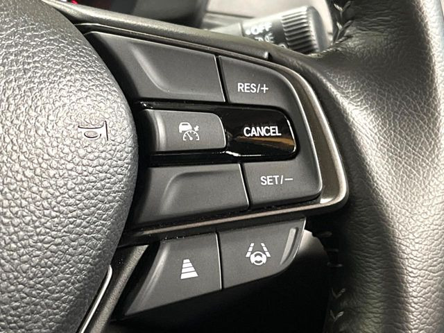 【アダプティブクルーズコントロール】高速道路での長距離走行が楽に!!自動で速度を保つクルーズコントロールが、衝突軽減システムと連携し、前方の車両を感知して車間を保つように速度調節してくれます!!