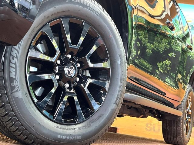 �y����18�C���`�A���~�z�C�[���z�O�ςɃ}�b�`���������A���~�z�C�[���𑕒����Ă���܂��B�e��ЊO�A���~�z�C�[����A�X�^�b�h���X�^�C�����戵�����Ă���܂��B���񂲑��k����������