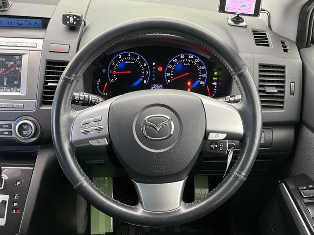 �y�����v�����X�e�A�����O�z�㎿�Ȋv���g�p���邱�ƂŁA��ɂ����������݂ƂĂ��^�]���₷���n���h���ł���