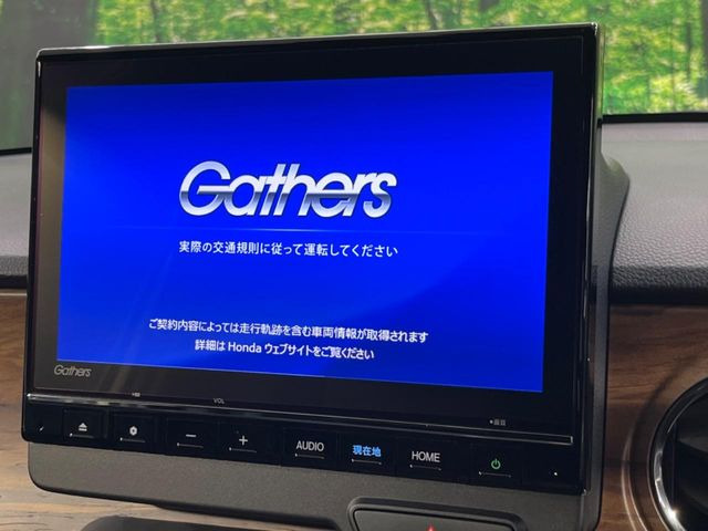 【大画面ナビ】人気の大型9インチナビを装備。存在感のある大画面はインパクト大!ナビ利用時のマップ表示は見やすく、テレビやDVDは臨場感がアップ!いつものドライブがグッと楽しくなります♪