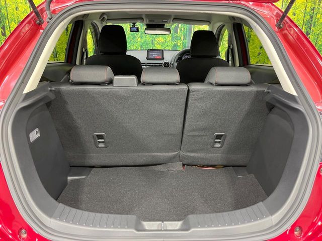 ���i�̂���������ʋ΁A���}���ɏ\���ȉ׎��X�y�[�X���m�ۂ��Ă���܂��B�Z�J���h�V�[�g��|���ƁA�傫�ȉו��̐ύڂ��\�ł���