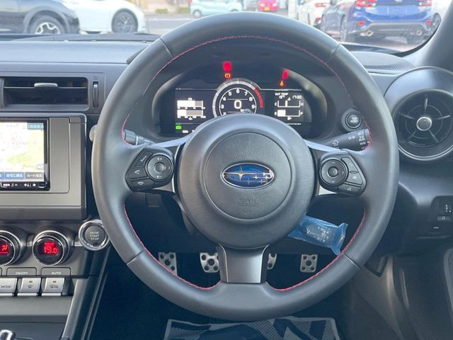 �y�����v�����X�e�A�����O�z�㎿�Ȋv���g�p���邱�ƂŁA��ɂ����������݂ƂĂ��^�]���₷���n���h���ł���