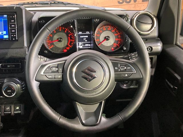 【純正革巻きステアリング】上質な革を使用することで、手にしっかり馴染みとても運転しやすいハンドルです♪