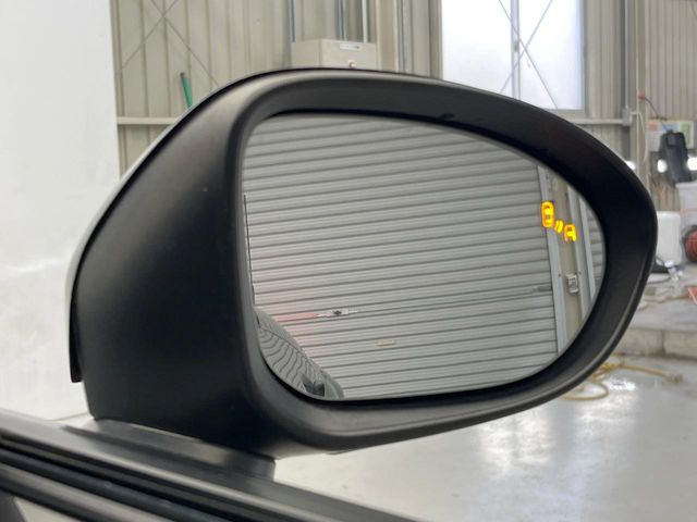 �y�u���C���h�X�|�b�g���j�^�����O�z���s���A�h�A�~���[�̎��p�ɂȂ�₷���ӏ��Ɍ㑱�Ԃ��ڋ߂���ƃT�C�h�~���[�t�߂Ɍx����\���A�h���C�o�[�ɒ��ӊ��N�����Ă���܂��B