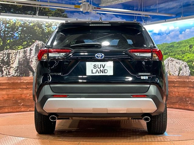 安心の最長10年・走行無制限保証(有償)をご用意。保証内容も充実はもちろん、無料点検&オイル交換や、年中無休の全国・24時間ロードサービスも付帯されておりますのでご安心下さい。