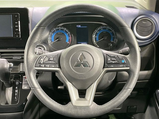 �y�����v�����X�e�A�����O�z�㎿�Ȋv���g�p���邱�ƂŁA��ɂ����������݂ƂĂ��^�]���₷���n���h���ł���