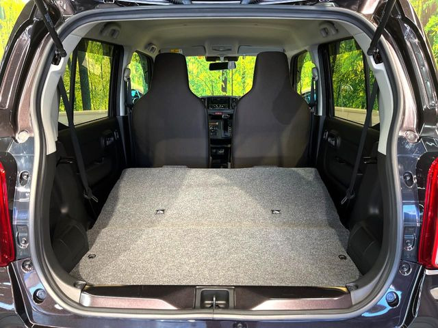 ���i�̂���������ʋ΁A���}���ɏ\���ȉ׎��X�y�[�X���m�ۂ��Ă���܂��B�Z�J���h�V�[�g��|���ƁA�傫�ȉו��̐ύڂ��\�ł���