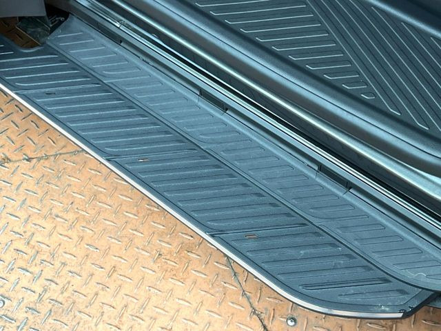 ���[�J�[�I�v�V�����́y���j�o�[�T���X�e�b�v�z�𑕔��B�X���C�h�h�A�ƘA�������X�e�b�v�ɂ��A�����Ȃ��q�l�̏��~�肪���Ղ��Ȃ�܂���