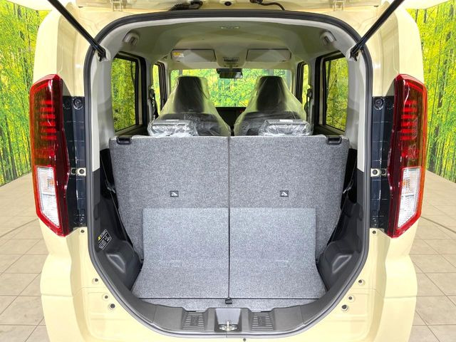 ���i�̂���������ʋ΁A���}���ɏ\���ȉ׎��X�y�[�X���m�ۂ��Ă���܂��B�Z�J���h�V�[�g��|���ƁA�傫�ȉו��̐ύڂ��\�ł���