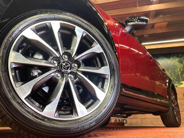 �y����18�C���`�A���~�z�C�[���z�O�ςɃ}�b�`���������A���~�z�C�[���𑕒����Ă���܂��B�e��ЊO�A���~�z�C�[����A�X�^�b�h���X�^�C�����戵�����Ă���܂��B���񂲑��k����������