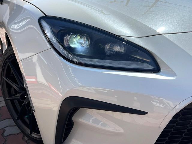 �yLED�w�b�h���C�g�z���V����ԑ��s�����ǍD�Ȏ��E���m�ۂ����S���ĉ^�]�ł��鍂�P�xLED�w�b�h���C�g�𑕔�!�_�����x�������A����d�͂��}�����Ă��܂��B