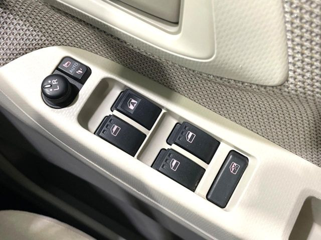 �y�d���i�[�~���[�z�T�C�h�~���[�͓d���i�[���ƂȂ��Ă���A�������ԏ�ł��L�Y�������X�N��}�����܂��B