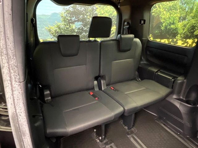 3列目シートはもちろん状態良好☆大人でもゆったりと座って頂けますので、大人数でのお出かけもラクラクです♪ご家族で、気の知れた仲間で、ドライブに行くのが楽しみですね♪