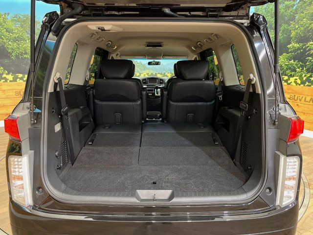 ���i�̂���������ʋ΁A���}���ɏ\���ȉ׎��X�y�[�X���m�ۂ��Ă���܂��B�Z�J���h�V�[�g��|���ƁA�傫�ȉו��̐ύڂ��\�ł���