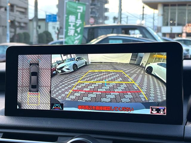【パノラミックビューモニター】専用のカメラにより、上から見下ろしたような視点で360度クルマの周囲を確認することができます☆死角部分も確認しやすく、狭い場所での切り返しや駐車もスムーズに行えます。