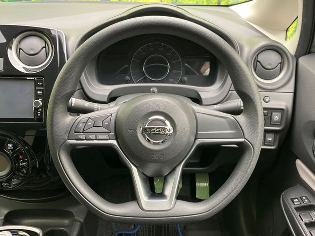 �y�����v�����X�e�A�����O�z�㎿�Ȋv���g�p���邱�ƂŁA��ɂ����������݂ƂĂ��^�]���₷���n���h���ł���