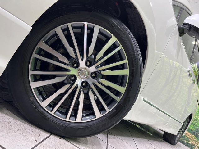 �y����18�C���`�A���~�z�C�[���z�O�ςɃ}�b�`���������A���~�z�C�[���𑕒����Ă���܂��B�e��ЊO�A���~�z�C�[����A�X�^�b�h���X�^�C�����戵�����Ă���܂��B���񂲑��k����������